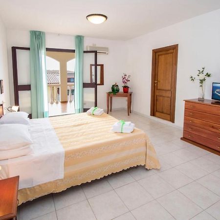 Hotel Smeraldo Canneddi Eksteriør bilde